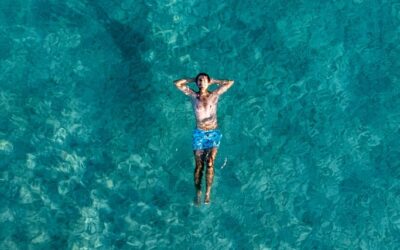 Cómo afecta a tu pelo el agua de la playa y de la piscina