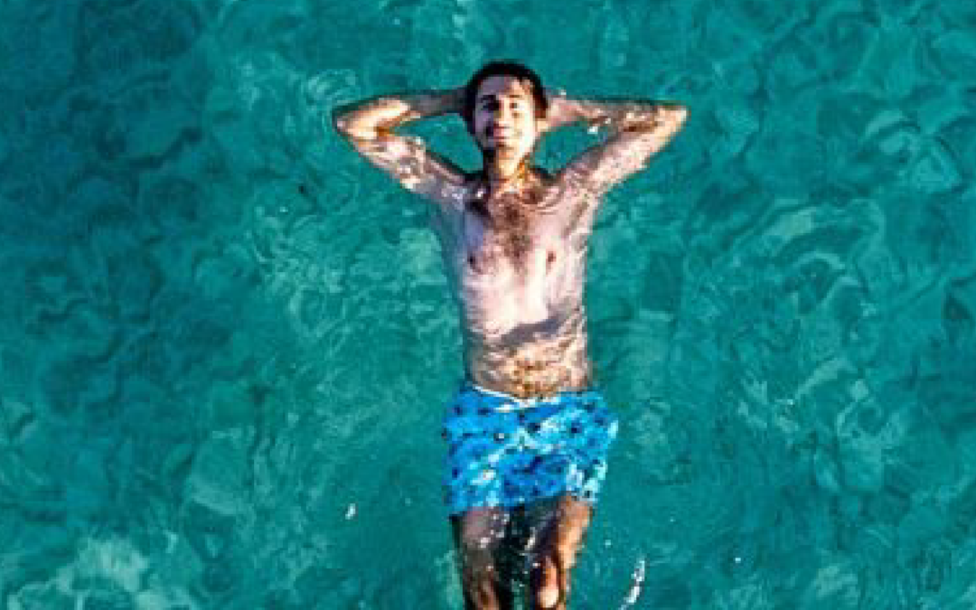 Cómo afecta a tu pelo el agua de la playa y de la piscina